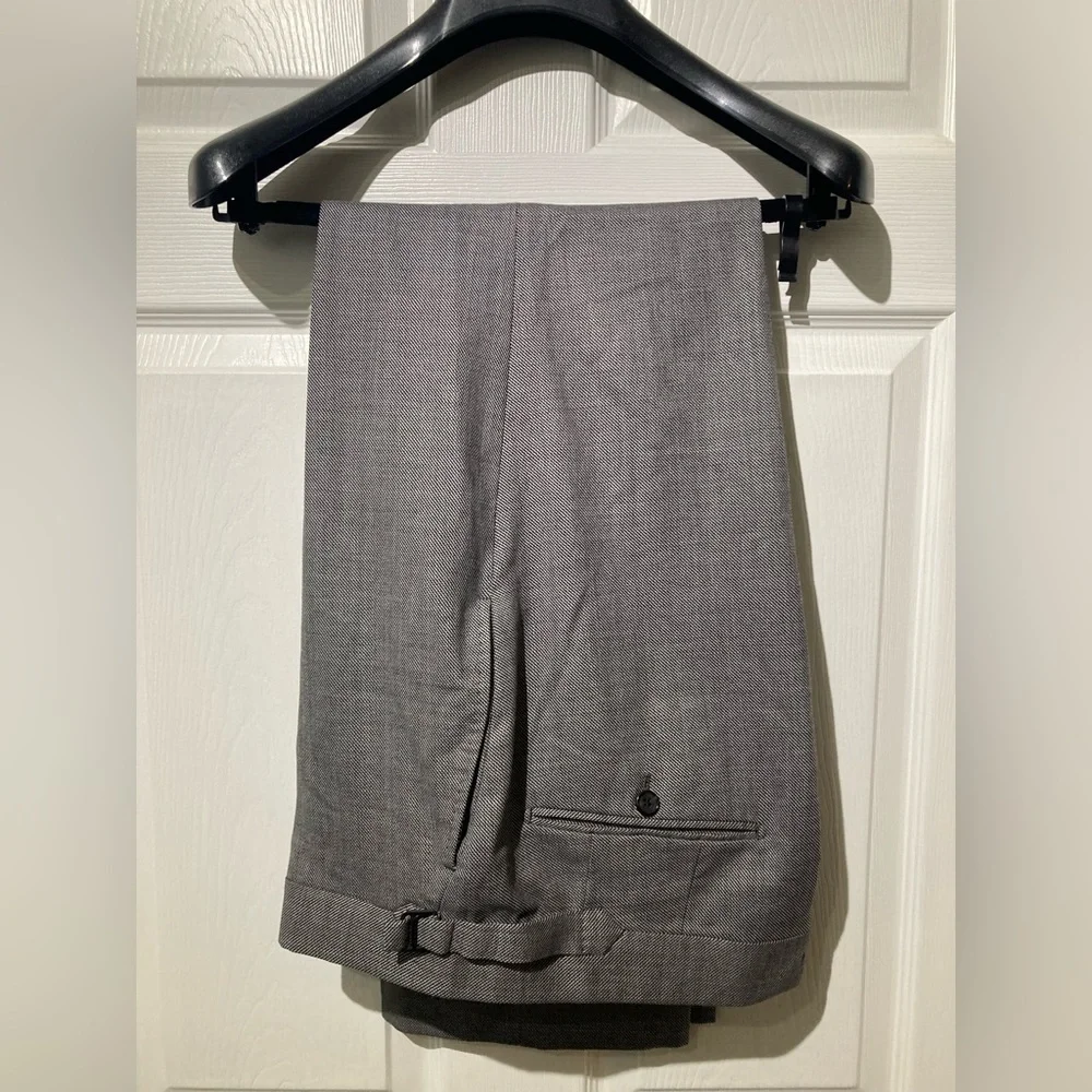 TOM FORD classic medium gray peak lapel 2 piece suit 40 50 - Picture 2 of 11